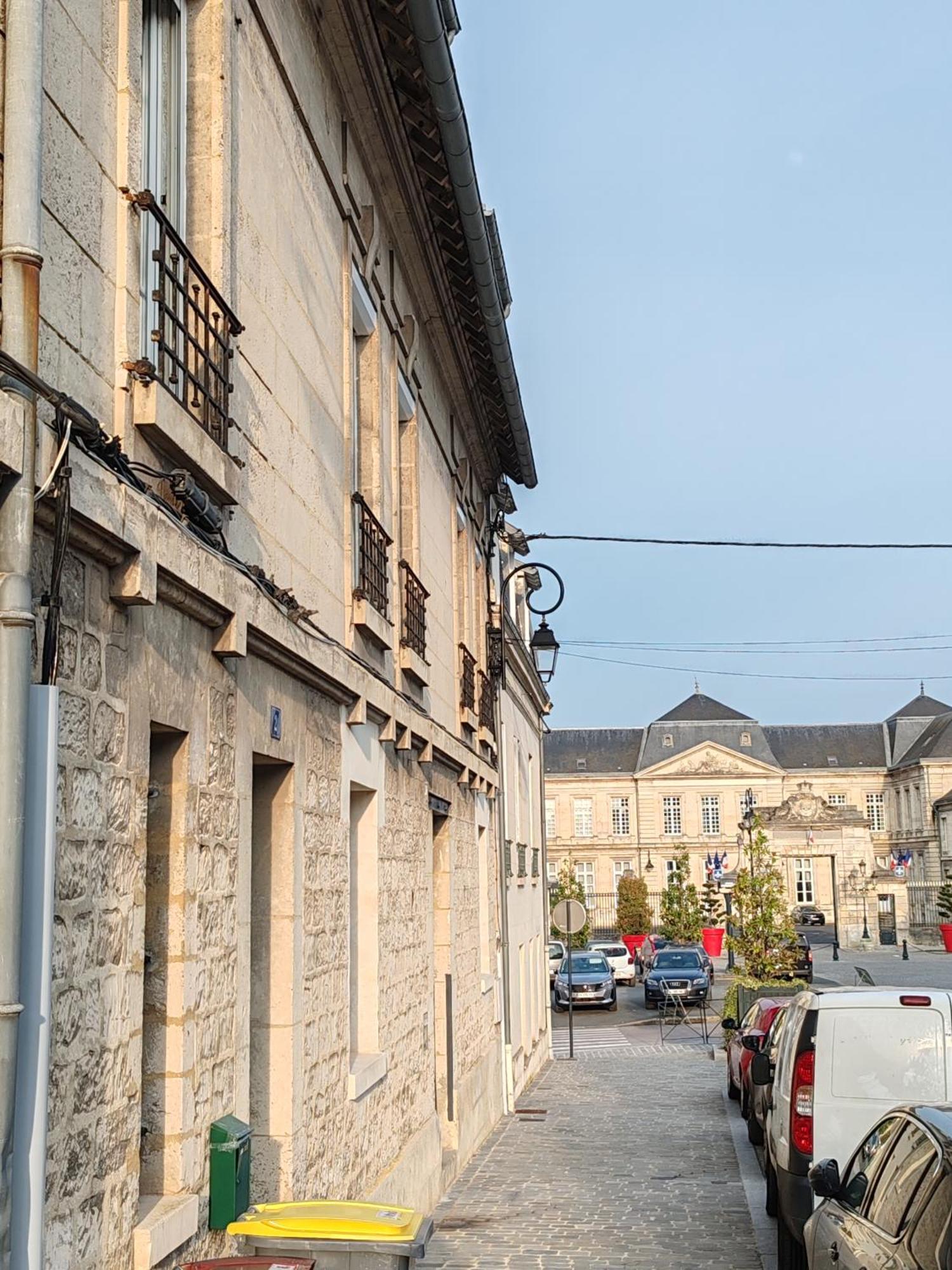 Appartement T3 En Plein Coeur Du Centre-Ville Soissons Exterior photo